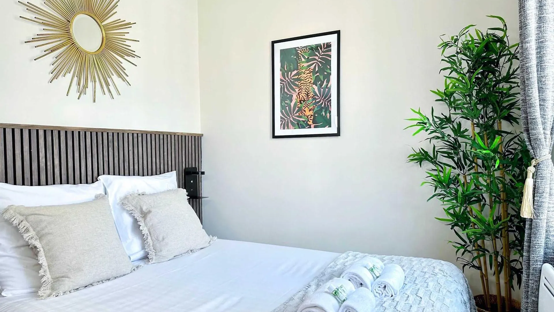 1579 - Eiffel Tower Gem, Stylish & Unique Apartment Paris