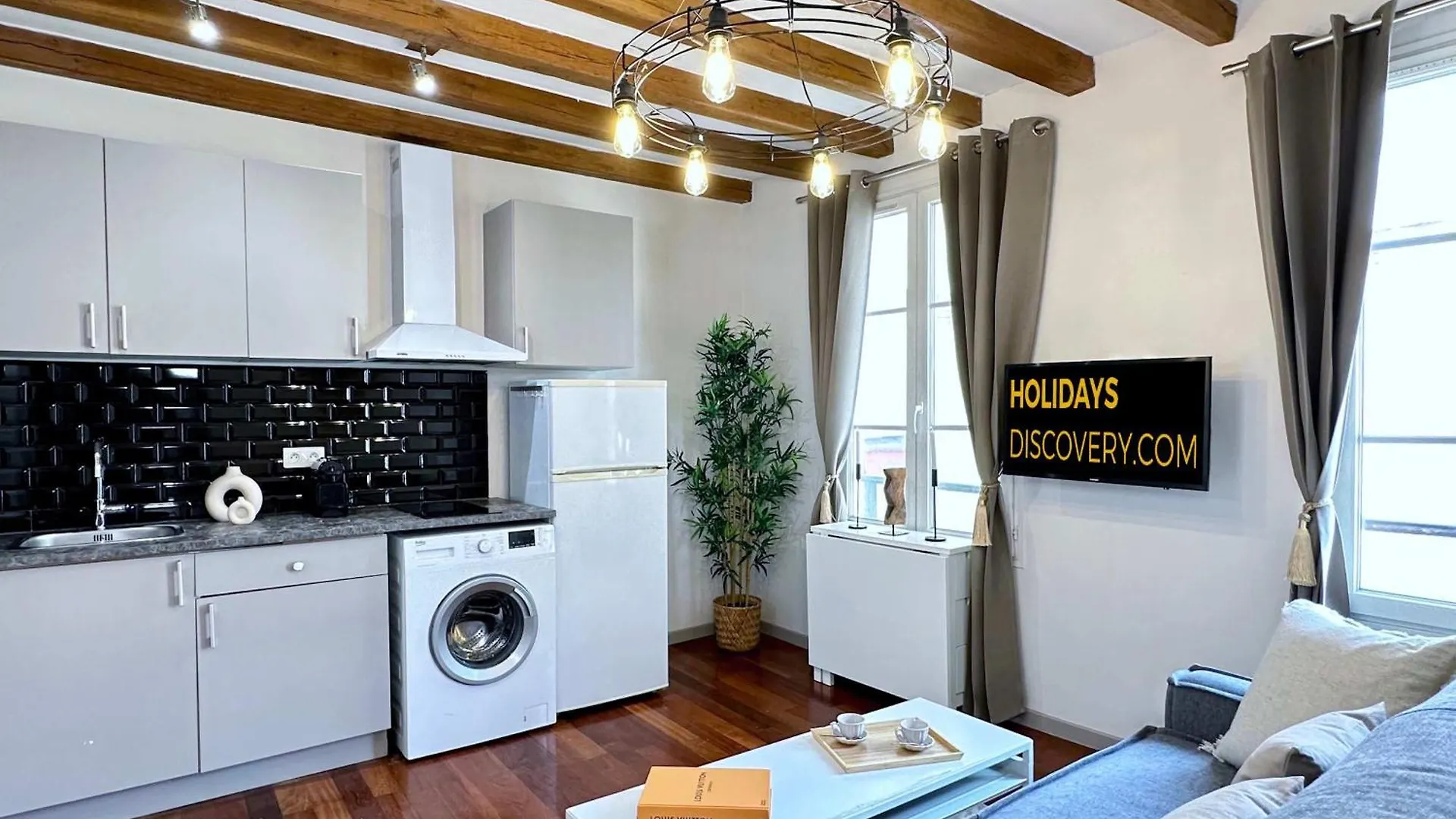 1579 - Eiffel Tower Gem, Stylish & Unique Apartment Paris