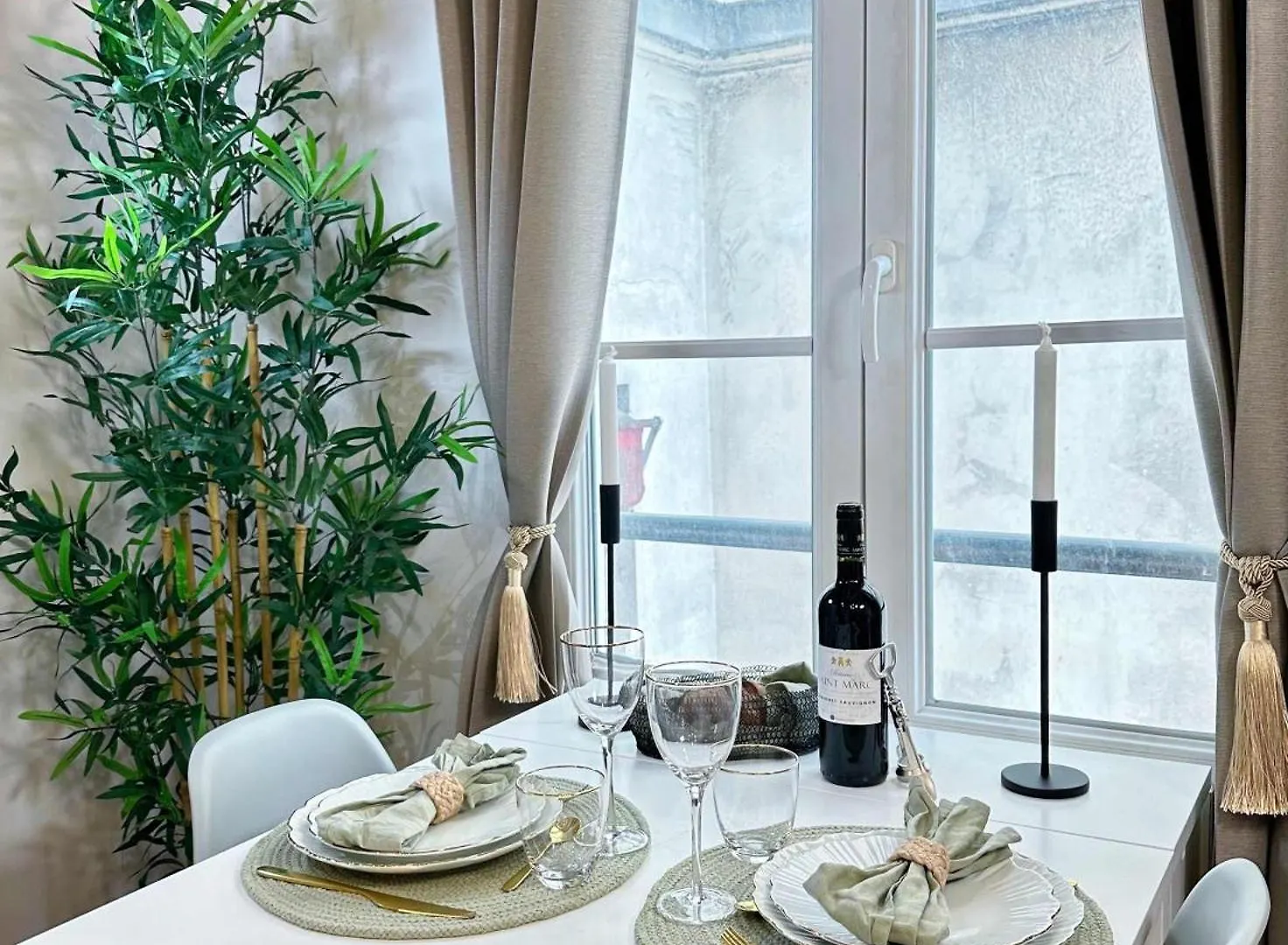 1579 - Eiffel Tower Gem, Stylish & Unique Apartment Paris