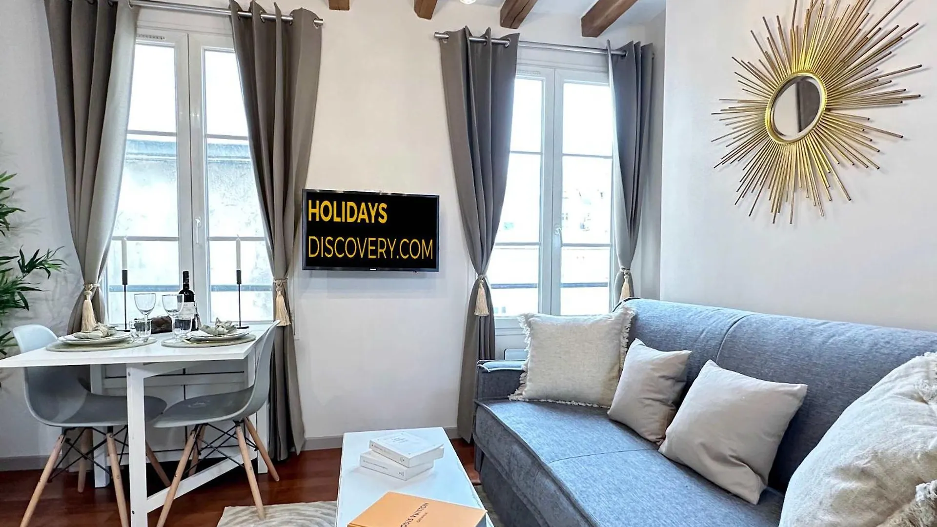 1579 - Eiffel Tower Gem, Stylish & Unique Apartment Paris
